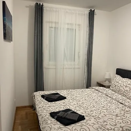 Cvetanov Trg Lux 4 Apartment